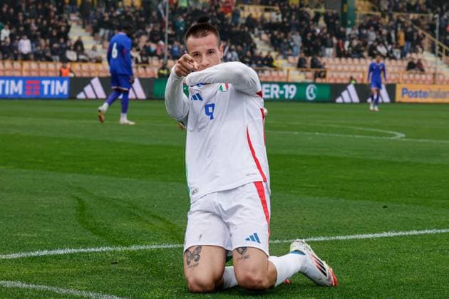 Catanzaro, Italy, 25th March 2025, Nicola Ceravolo Stadium: Francesco Camarda (9 Italy) scores and celebrates after goal during the UEFA Under-19 Championship 2025, Elite Round, Group 5, match between Italy and France at Nicola Ceravolo Stadium, Italy. Francesco Farina SPP (FRANCESCO FARINA SPP) Copyright: xFRANCESCOxFARINAx xSPPx spp-en-FrFa-_O2A3585
