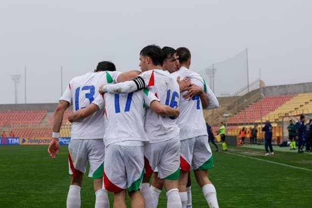 Catanzaro, Italy, 25th March 2025, Nicola Ceravolo Stadium: Italy team players celebrate after the goal scored by Francesco Camarda (9 Italy) during the UEFA Under-19 Championship 2025, Elite Round, Group 5, match between Italy and France at Nicola Ceravolo Stadium, Italy. Francesco Farina SPP (FRANCESCO FARINA SPP) Copyright: xFRANCESCOxFARINAx xSPPx spp-en-FrFa-_O2A3611