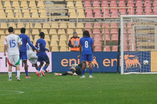 Catanzaro, Italy, 25th March 2025, Nicola Ceravolo Stadium: Jeff Ekhator (18 Italy) scores his goal during the UEFA Under-19 Championship 2025, Elite Round, Group 5, match between Italy and France at Nicola Ceravolo Stadium, Italy. Francesco Farina SPP (FRANCESCO FARINA SPP) Copyright: xFRANCESCOxFARINAx xSPPx spp-en-FrFa-_O2A3967