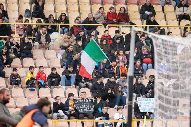 Catanzaro, Italy, 25th March 2025, Nicola Ceravolo Stadium: Fans of Italy during the UEFA Under-19 Championship 2025, Elite Round, Group 5, match between Italy and France at Nicola Ceravolo Stadium, Italy. Francesco Farina SPP (FRANCESCO FARINA SPP) Copyright: xFRANCESCOxFARINAx xSPPx spp-en-FrFa-_O2A4025