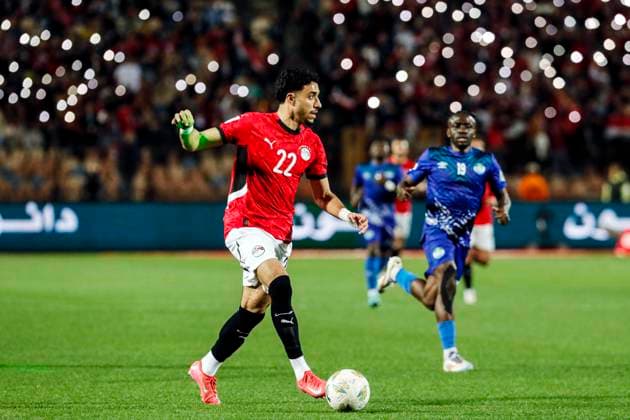 Sport Themen der Woche KW13 (250326) -- CAIRO, March 26, 2025 -- Omar Marmoush (L) of Egypt competes during the 2026 FIFA World Cup, WM, Weltmeisterschaft, Fussball African qualifiers football match between Egypt and Sierra Leone in Cairo, Egypt, on March 25, 2025. ) (SP)EGYPT-CAIRO-FOOTBALL-FIFA WORLD CUP-AFRICAN QUALIFIERS AhmedxGomaa 