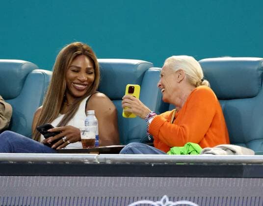 March 25, 2025, Miami Gardens, Florida, United States Of America: MIAMI GARDENS, FLORIDA - MARCH 25: Serena Williams looks on at the match between Novak Djokovic of Serbia as he defeats Lorenzo Musetti of Italy in the fourth round of the men s singles during Day 8 of the Miami Open at Hard Rock Stadium on March 25, 2025 in Miami Gardens, Florida....People: Serena Williams, Jill Smoller Miami Open 2025 - Day 8  - ZUMAs214 20250325_ada_s214_170 Copyright: xSMGx