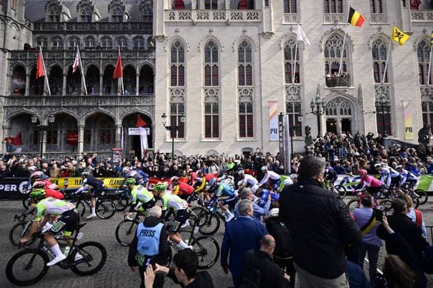 The pack of riders pictured at the start of the Classic Brugge-De Panne men s elite one-day cycling race, 195,6 km from Brugge to De Panne, Wednesday 26 March 2025. DIRKxWAEM  x115831981x