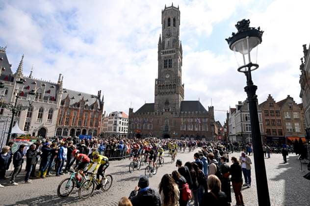 Classic Brugge De Panne 2025 cycling race DE PANNE, BELGIUM - MARCH 26 : illustration picture of the start during the Men Elite UCI World Tour 49th Classic Brugge De Panne cycling race with start in Brugge and finish in De Panne (195,6 km) on March 26, 2025 in De Panne, Belgium, 26 03 2025 ( Motordriver Kenny Verfaillie & De Panne Belgium  Copyright: xNicoxVereeckenx