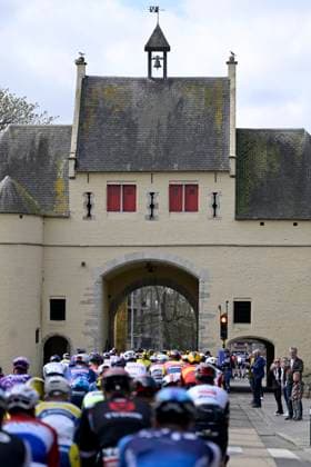 Classic Brugge De Panne 2025 cycling race DE PANNE, BELGIUM - MARCH 26 : illustration picture peloton during the Men Elite UCI World Tour 49th Classic Brugge De Panne cycling race with start in Brugge and finish in De Panne (195,6 km) on March 26, 2025 in De Panne, Belgium, 26 03 2025 ( Motordriver Kenny Verfaillie & De Panne Belgium  Copyright: xNicoxVereeckenx