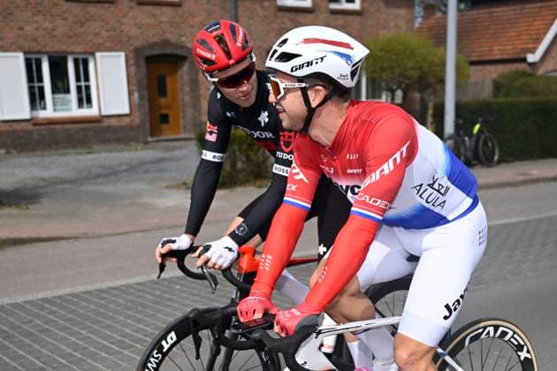 Classic Brugge De Panne 2025 cycling race DE PANNE, BELGIUM - MARCH 26 : Groenewegen Dylan (NED) of Team Jayco AlUla during the Men Elite UCI World Tour 49th Classic Brugge De Panne cycling race with start in Brugge and finish in De Panne (195,6 km) on March 26, 2025 in De Panne, Belgium, 26 03 2025 ( Motordriver Kenny Verfaillie & De Panne Belgium  Copyright: xNicoxVereeckenx