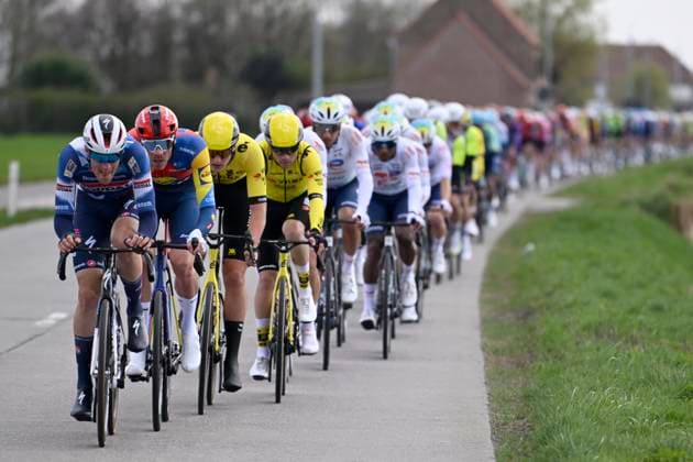 Classic Brugge De Panne 2025 cycling race DE PANNE, BELGIUM - MARCH 26 : Bastiaens Ayco (BEL) of Soudal Quick-Step and Declercq Tim (BEL) of Lidl - Trek leading the peloton during the Men Elite UCI World Tour 49th Classic Brugge De Panne cycling race with start in Brugge and finish in De Panne (195,6 km) on March 26, 2025 in De Panne, Belgium, 26 03 2025 ( Motordriver Kenny Verfaillie & De Panne Belgium  Copyright: xNicoxVereeckenx