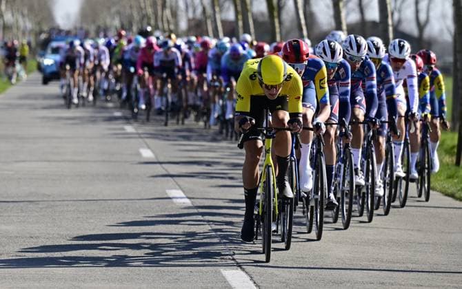 The pack of riders pictured in action during the Classic Brugge-De Panne men s elite one-day cycling race, 195,6 km from Brugge to De Panne, Wednesday 26 March 2025. DIRKxWAEM  x115871792x