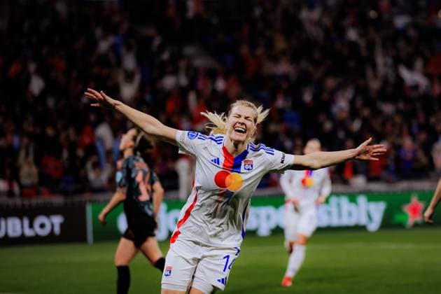 Sport Bilder des Tages Lyon, France Ada Hegerberg (14 Olympique Lyonnais) celebrates after scoring during the UEFA Womens Champions League quarter-final game between Olympique Lyonnais and Bayern Munich at Groupama Stadium in Lyon, France. (Pauline Figuet SPP) Copyright: xPaulinexFiguetx xSPPx spp-en-PaFiSp-PF_OLFCB2732