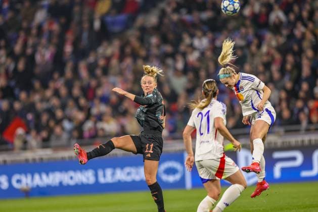FRA, Lyon, Olympique Lyon vs FC Bayern München, Women s Champions League, Fussball, UEFA, Spielzeit 2024 2025, Groupama Stadium, Viertelfinale, im Bild v.l.: Lea Schüller (FC Bayern München Frauen 11), Vanessa Gilles (Olympique Lyon 21) DFB DFL REGULATIONS PROHIBIT ANY USE OF PHOTOGRAPHS AS IMAGE SEQUENCES AND OR QUASI-VIDEO, 26.03.2025, Copyright: HMBxMedia HendrikxHamelau