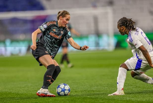 FRA, Lyon, Olympique Lyon vs FC Bayern München, Women s Champions League, Fussball, UEFA, Spielzeit 2024 2025, Groupama Stadium, Viertelfinale, im Bild v.l.: Sydney Lohmann (FC Bayern München Frauen 12), Melchie Dumornay (Olympique Lyon 6) DFB DFL REGULATIONS PROHIBIT ANY USE OF PHOTOGRAPHS AS IMAGE SEQUENCES AND OR QUASI-VIDEO, 26.03.2025, Copyright: HMBxMedia HendrikxHamelau