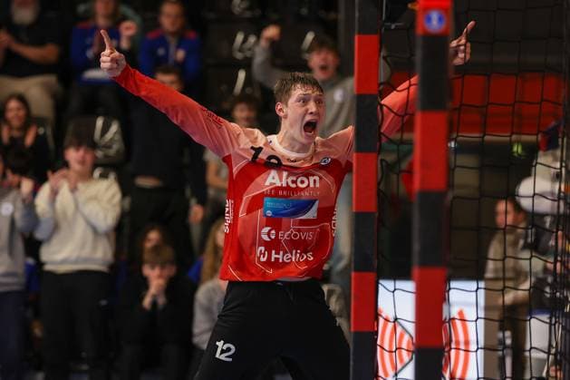 Sport Themen der Woche KW13 Sport Bilder des Tages 2025.03.26 xJFx Elsenfeld-Untermainhalle 2. Handball-Bundesliga 2024 25, TV Großwallstadt - HSC 2000 Coburg von links, Torwart Julian Buchele (TV Großwallstadt) jubeln jubelt nach Spielende. *** 2025 03 26 xJFx Elsenfeld Untermainhalle 2 Handball Bundesliga 2024 25, TV Großwallstadt HSC 2000 Coburg from left, goalkeeper Julian Buchele TV Großwallstadt cheers after the end of the match Copyright: JoaquimxFerreira