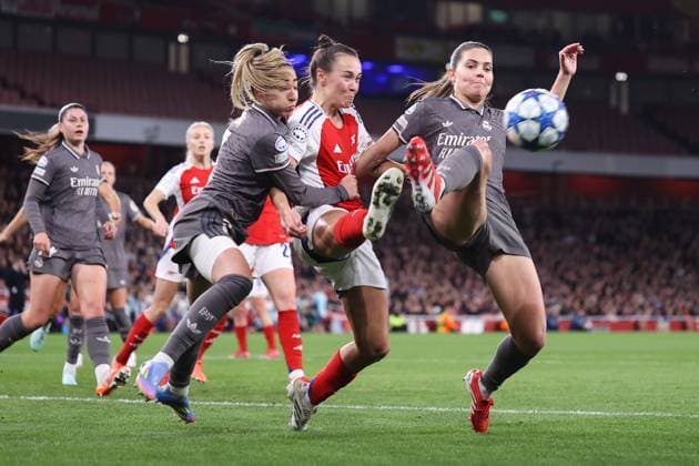 Arsenal v Real Madrid Women 26 March 2025, London - UEFA Women s Champions League - Quarter Final - Second Leg - Arsenal v Real Madrid - L-R Olga Carmona of Real Madrid, Caitlin Foord of Arsenal and Signe Bruun of Real Madrid - Photo: Jacques Feeney Offside. London UK Copyright: xJacquesxFeeneyx xOffsidexOffside