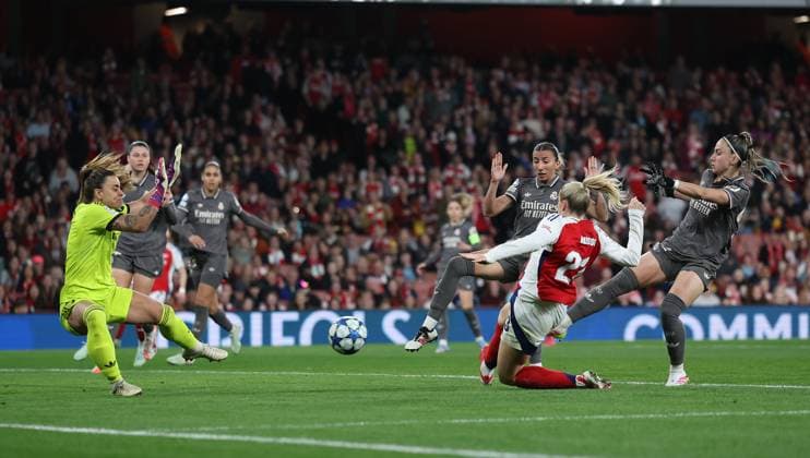 London, England, 26th March 2025. Alessia Russo of Arsenal scores to make it 1-0 during the UEFA Womens Champions League match at the Emirates Stadium, London. Picture credit should read: Paul Terry Sportimage EDITORIAL USE ONLY. No use with unauthorised audio, video, data, fixture lists, club league logos or live services. Online in-match use limited to 120 images, no video emulation. No use in betting, games or single club league player publications. SPI_027_PT_Arsenal_w_Real_Madrid_w SPI-3768-0026