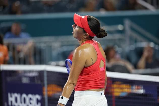 March 26, 2025, Miami Gardens, Florida, United States Of America: MIAMI GARDENS, FLORIDA - MARCH 26: Jessica Pegula of the United States defeats Emma Raducanu of Great Britain in the quarter-final on Day 9 of the Miami Open at Hard Rock Stadium on March 26, 2025 in Miami Gardens, Florida...People: Jessica Pegula Miami Gardens United States Of America - ZUMAs214 20250326_ada_s214_058 Copyright: xSMGx