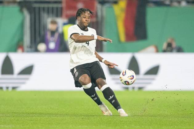 25.03.2025, Fussball: Laenderspiel, EM-Vorbereitung, Saison 2024 2025, Deutschland U21, U 21 - Spanien U21 im Merck-Stadion in Darmstadt. Bright Akwo Arrey Mbi (Deutschland U21, 04) hat den Ball gespielt. Wichtiger Hinweis: Gemaess den Vorgaben der FIFA bzw. der UEFA ist es untersagt, in dem Stadion und oder vom Spiel angefertigte Fotoaufnahmen in Form von Sequenzbildern und oder videoaehnlichen Fotostrecken zu verwerten bzw. verwerten zu lassen. Foto: Kirchner-Media Thomas Haesler Copyright: xKirchner-Media ThomasxHaeslerx