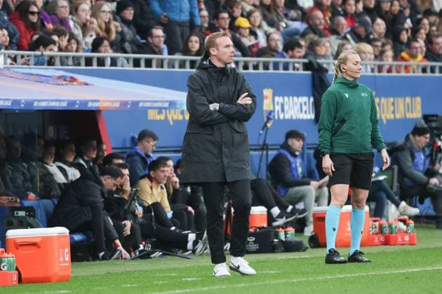 Tommy Stroot, Trainer Wolfsburg, ESP, FC Barcelona, Barca - VfL Wolfsburg, Fussball, Champions-League der Frauen, Viertelfinale, Rueckspiel, Saison 2024 2025, 27.03.2025 ESP, FC Barcelona - VfL Wolfsburg, Fussball, Champions-League der Frauen, Viertelfinale, Rueckspiel, Saison 2024 2025, 27.03.2025 Barcelona Copyright: xEibner-Pressefoto JoergxNiebergax EP_JNL