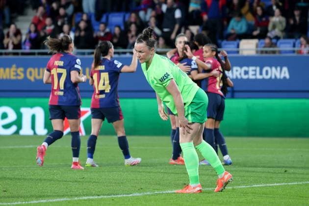 Marina Hegering (Wolfsburg 31) nach dem 0:2, ESP, FC Barcelona, Barca - VfL Wolfsburg, Fussball, Champions-League der Frauen, Viertelfinale, Rueckspiel, Saison 2024 2025, 27.03.2025 ESP, FC Barcelona - VfL Wolfsburg, Fussball, Champions-League der Frauen, Viertelfinale, Rueckspiel, Saison 2024 2025, 27.03.2025 Barcelona Copyright: xEibner-Pressefoto JoergxNiebergax EP_JNL