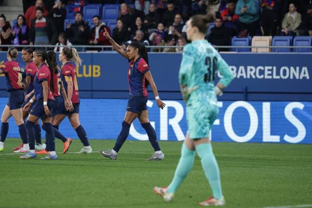 Spain - UEFA Women s Champions League - FC Barcelona, Barca vs VfL Wolfsburg - 27 03 2025 SPAIN, BARCELONA, MARCH 27. Salma Paralluelo of FC Barcelona celebrates after scoring his side™s opening goal while Anneke Borbe of Wolfsburg looks dejected during the UEFA Women s Champions League quarterfinals second leg match between FC Barcelona and VfL Wolfsburg on March 27, 2024 at Estadi Johan Cruyff in Barcelona, Spain. Photo by Manuel Blondeau AOP.Press Barcelona Estadi Johan Cruyff Catalunya Spain Copyright: x ManuelxBlondeau AOP.Pressx AOP20250327 0006