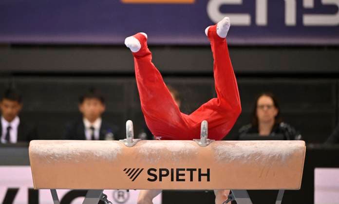 Sport Themen der Woche KW13 Sport Bilder des Tages Nils DUNKEL (GER) Pauschenpferd Sturz Turnen EnBW DTB-Pokal Stuttgart Porsche-Arena 27-30.03.2025 Turnen EnBW DTB-Pokal *** Nils DUNKEL GER pommel horse fall gymnastics EnBW DTB Cup Stuttgart Porsche Arena 27 30 03 2025 gymnastics EnBW DTB Cup