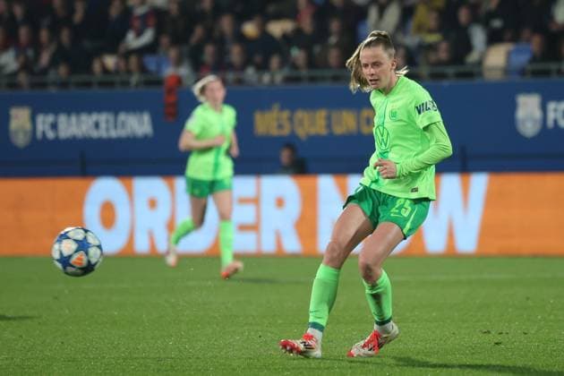 Vivien Endemann (Wolfsburg 25), ESP, FC Barcelona, Barca - VfL Wolfsburg, Fussball, Champions-League der Frauen, Viertelfinale, Rueckspiel, Saison 2024 2025, 27.03.2025 ESP, FC Barcelona - VfL Wolfsburg, Fussball, Champions-League der Frauen, Viertelfinale, Rueckspiel, Saison 2024 2025, 27.03.2025 Barcelona Copyright: xEibner-Pressefoto JoergxNiebergax EP_JNL