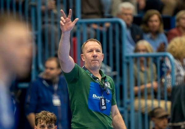 Frank Carstens (HSG Wetzlar, TR) gibt seinem Team Anweisungen. Handball Daikin HBL Handball Bundesliga, VfL Gummersbach - HSG Wetzlar, 27.03.2025 Copyright: HMBxMedia xMarcoxBader