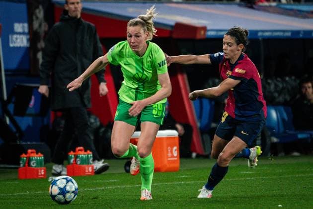 March 27, 2025, Barcelona, Spain, Spain: Aitana BONMATI of Barcelona and Sarai LINDER of VfL Wolfsburg during the UEFA Women s Champions League match between FC Barcelona, Barca and Verein fur Leibesubungen Wolfsburg (VfL) at Estadi Johan Cruyff on March 27, 2025 in Barcelona, Spain. Barcelona Spain - ZUMAm308 20250327_zsp_m308_005 Copyright: xMatthieuxMirvillex