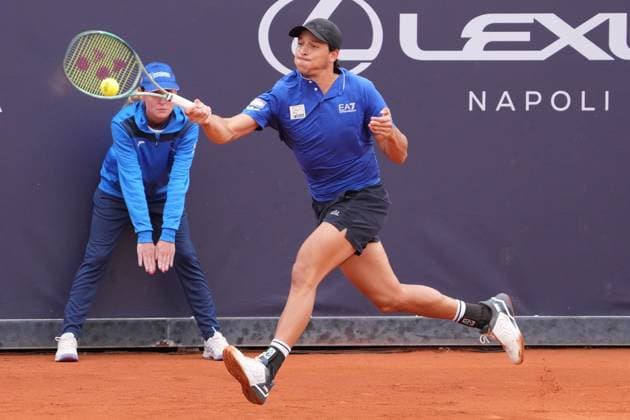 NAPLES, ITALY - MARCH 27 :Luciano Darderi during the ATP, Tennis Herren Challenger Tour match between Sumit Nagal (India )and Luciano Darderi (Italy)on March 27, 2025 in Naples, Italy Copyright: xFOTOAGENZIAx