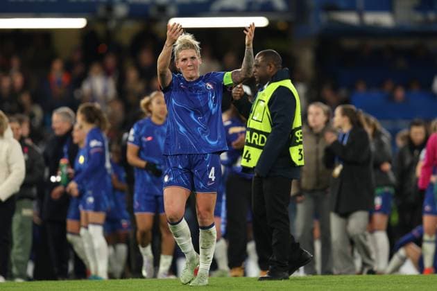 London England, March 27th 2025: Millie Bright of Chelsea celebrate with the fans during the UEFA Women s Champions League match between Chelsea and Manchester City at Stamford Bridge in London, England (Alexander Canillas SPP) Copyright: xAlexanderxCanillas SPPx spp-en-AlCa-9U2A8487