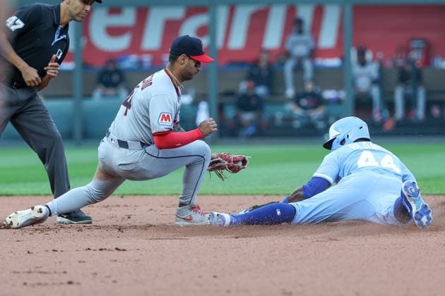 MLB, Baseball Herren, USA 2025: Guardians Vs Royals MAR 27 March 27, 2025: Kansas City Royals outfielder Dairon Blanco (44) beats the tag from Cleveland Guardians shortstop Brayan Rocchio (4) stealing second during the eighth inning on opening day of an MLB baseball game at Kauffman Stadium in Kansas City, MO. David Smith CSM (Credit Image: Â David Smith Cal Media) Kansas City Mo United States of America EDITORIAL USE ONLY Copyright: xx ZUMA-20250327_zma_c04_344.jpg DavidxSmithx csmphotothree369303