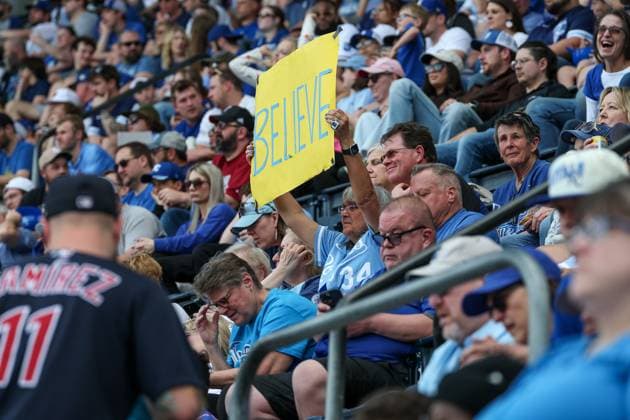 MLB, Baseball Herren, USA 2025: Guardians Vs Royals MAR 27 March 27, 2025: A Kansas City Royals fan holds up a sign during the eighth inning on opening day of an MLB baseball game between the Kansas City Royals and Cleveland Guardians at Kauffman Stadium in Kansas City, MO. David Smith CSM (Credit Image: Â David Smith Cal Media) Kansas City Mo United States of America EDITORIAL USE ONLY Copyright: xx ZUMA-20250327_zma_c04_337.jpg DavidxSmithx csmphotothree369310