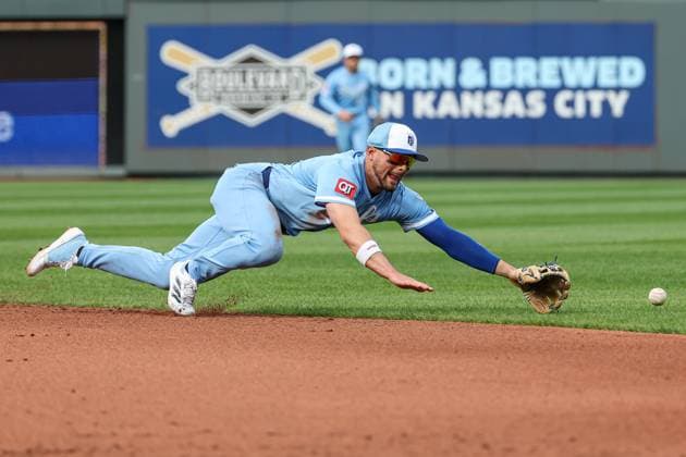 MLB, Baseball Herren, USA 2025: Guardians Vs Royals MAR 27 March 27, 2025: Kansas City Royals second baseman Michael Massey (19) canÃ¢â‚¬â ¢t make the play on a single from Cleveland Guardians catcher Bo Naylor (23), not shown, during the sixth inning on opening day of an MLB baseball game at Kauffman Stadium in Kansas City, MO. David Smith CSM (Credit Image: Â David Smith Cal Media) Kansas City Mo United States of America EDITORIAL USE ONLY Copyright: xx ZUMA-20250327_zma_c04_334.jpg DavidxSmithx csmphotothree369313