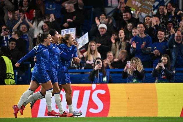LONDON, ENGLAND - MARCH 27: Mayra Ramirez celebrate with Lauren James and Johanna Rytting Kaneryd after scoring goal for 3-0 during the UEFA Women s Champions League Quarter Finals Second Leg match between Chelsea FC and Manchester City on March 27, 2025 in London, England. Photo Sebastian Frej Chelsea FC v Manchester City - UEFA Women s Champions League Quarter Finals Second Leg Copyright: xSebastianxFrejx