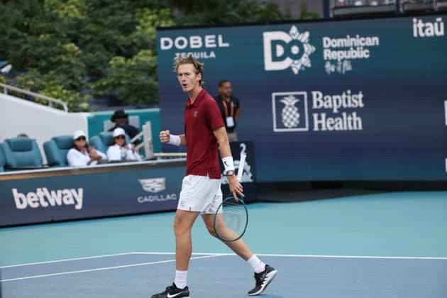 March 27, 2025, Miami Gardens, Florida, United States Of America: MIAMI GARDENS, FL - MARCH 27: Novak Djokovic of Serbia defeats Sebastian Korda of the United States match on Day 10 of the Miami Open at Hard Rock Stadium on March 27, 2025 in Miami Gardens, Florida..People: Sebastian Korda Miami Gardens United States Of America - ZUMAs214 20250327_ada_s214_179 Copyright: xSMGx