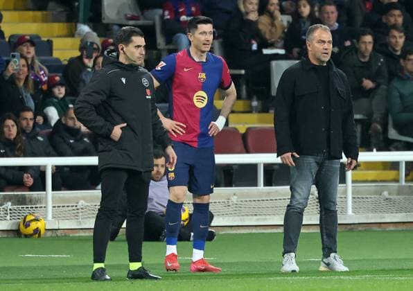 FC Barcelona, Barca v CA Osasuna - La Liga EA Sports Robert Lewandowski and Hansi Flick are present during the match between FC Barcelona and Club Atletico Osasuna, corresponding to week 27 of LaLiga EA Sports, at the Lluis Companys Stadium in Barcelona, Spain, on March 27, 2025. Barcelona Barcelona Spain  Copyright: xUrbanandsportx originalFilename:urbanandsport-fcbarcel250327_npQTL.jpg