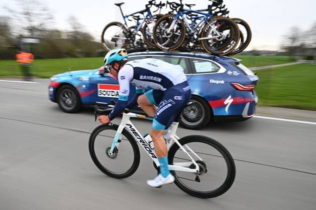 E3 Saxo Classic 2025 Cycling Race Harelbeke, Belgium - March 28 : A rider of Bahrain - Victorious was victim of a crash during the Men Elite UCI World Tour 68th E3 Saxo Classic cycling race of 208 kms with start in Harelbeke and finish in Harelbeke on March 28, 2025 in Harelbeke, Belgium, 28 03 2025 ( Motordriver Kenny Verfaillie - Harelbeke Belgium  Copyright: xVincentxKalutx