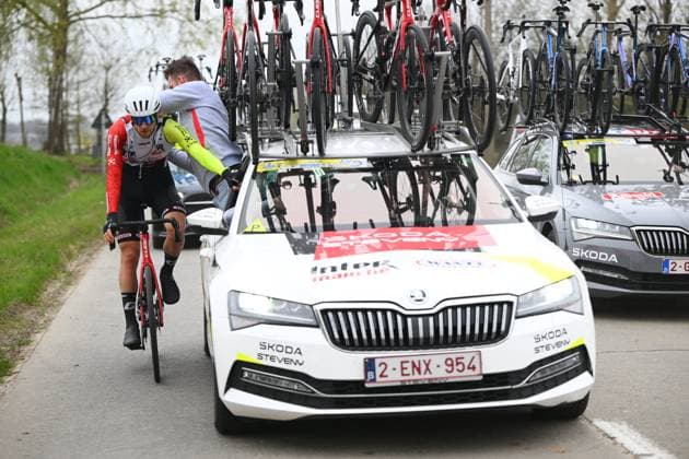 E3 Saxo Classic 2025 Cycling Race Harelbeke, Belgium - March 28 : Rutsch Jonas (GER) of Intermarche - Wanty with a radio problem during the Men Elite UCI World Tour 68th E3 Saxo Classic cycling race of 208 kms with start in Harelbeke and finish in Harelbeke on March 28, 2025 in Harelbeke, Belgium, 28 03 2025 ( Motordriver Kenny Verfaillie - Harelbeke Belgium  Copyright: xVincentxKalutx
