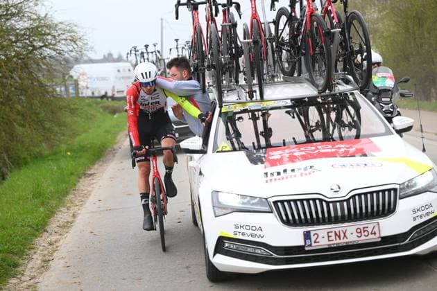E3 Saxo Classic 2025 Cycling Race Harelbeke, Belgium - March 28 : Rutsch Jonas (GER) of Intermarche - Wanty with a radio problem during the Men Elite UCI World Tour 68th E3 Saxo Classic cycling race of 208 kms with start in Harelbeke and finish in Harelbeke on March 28, 2025 in Harelbeke, Belgium, 28 03 2025 ( Motordriver Kenny Verfaillie - Harelbeke Belgium  Copyright: xVincentxKalutx