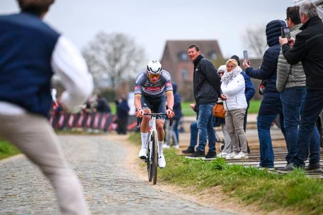 E3 Saxo Classic 2025 Cycling Race Harelbeke, Belgium - March 28 : Van Der Poel Mathieu (NED) of Alpecin - Deceuninck attacking during the Men Elite UCI World Tour 68th E3 Saxo Classic cycling race of 208 kms with start in Harelbeke and finish in Harelbeke on March 28, 2025 in Harelbeke, Belgium, 28 03 2025 ( Motordriver Kenny Verfaillie - Harelbeke Belgium  Copyright: xVincentxKalutx