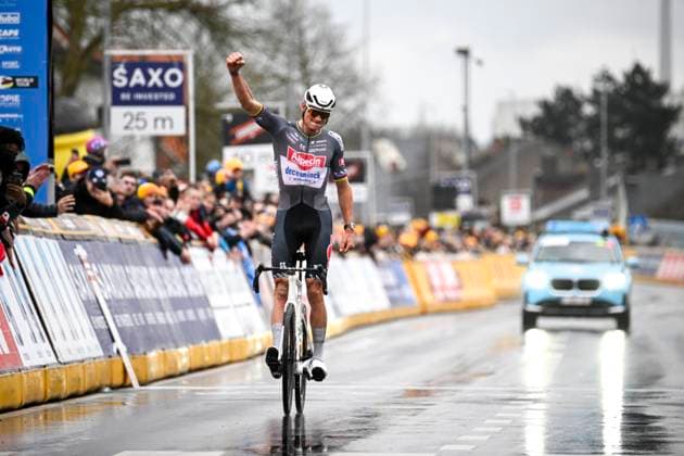 Sport Bilder des Tages E3 Saxo Classic 2025 Cycling Race Harelbeke, Belgium - March 28 : Van Der Poel Mathieu (NED) of Alpecin - Deceuninck celebrating his victory during the Men Elite UCI World Tour 68th E3 Saxo Classic cycling race of 208 kms with start in Harelbeke and finish in Harelbeke on March 28, 2025 in Harelbeke, Belgium, 28 03 2025 ( Motordriver Kenny Verfaillie - Harelbeke Belgium  Copyright: xPeterxDexVoechtx