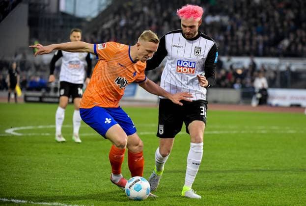 28.03.2025, xemx, Fussball 2.Bundesliga, SSV Ulm 1846 - SV Darmstadt 98 v.l. Isac Lidberg (SV Darmstadt 98), Philipp Strompf (SSV Ulm 1846) Zweikampf, Aktion, action, battle for the ball (DFL DFB REGULATIONS PROHIBIT ANY USE OF PHOTOGRAPHS as IMAGE SEQUENCES and or QUASI-VIDEO) Ulm