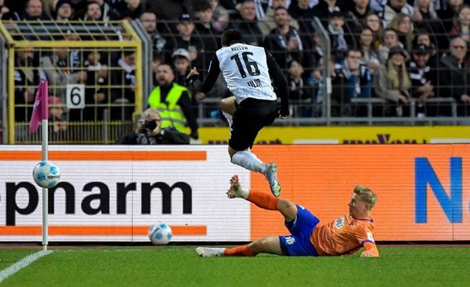 28.03.2025, xemx, Fussball 2.Bundesliga, SSV Ulm 1846 - SV Darmstadt 98 v.l. Aaron Keller (SSV Ulm 1846), Andreas Mueller (SV Darmstadt 98) Zweikampf, Aktion, action, battle for the ball (DFL DFB REGULATIONS PROHIBIT ANY USE OF PHOTOGRAPHS as IMAGE SEQUENCES and or QUASI-VIDEO) Ulm