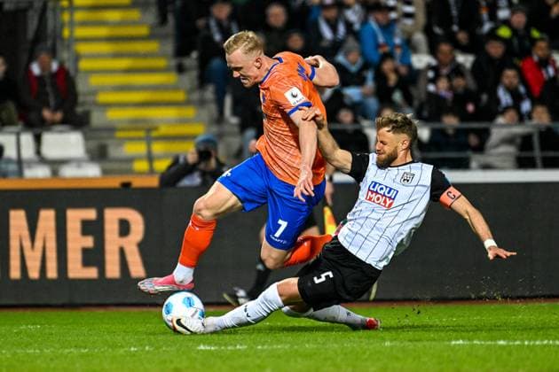 GER, 2. BL, SSV Ulm 1846 vs SV Darmstadt 98 28.03.2025, Donaustadion, Ulm, GER, 2. BL, SSV Ulm 1846 vs SV Darmstadt 98, im Bild Johannes Reichert (SSV Ulm, 5) trennt Isac Lidberg (Darmstadt, 7) fair vom Ball