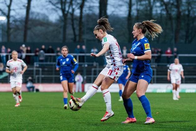 Google Pixel Frauen-Bundesliga, 1. FC Köln - FC Carl Zeiss Jena; 28.03.2025 Zweikampf Alena Bienz (1. FC Köln, 11), Toma Ihlenburg (FC Carl Zeiss Jena, 3) Google Pixel Frauen-Bundesliga, 1. FC Köln - FC Carl Zeiss Jena, Köln, Franz-Kremer-Stadion am 28.03.2025 DFB REGULATIONS PROHIBIT ANY USE OF PHOTOGRAPHS AS IMAGE SEQUENCES AND OR QUASI-VIDEO. Copyright: xBEAUTIFULxSPORTS Wunderlx