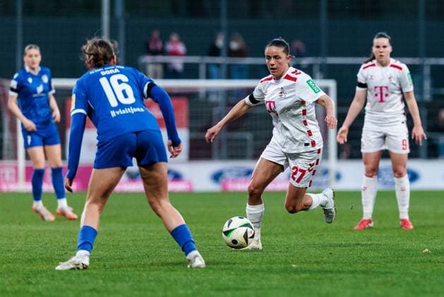 Google Pixel Frauen-Bundesliga, 1. FC Köln - FC Carl Zeiss Jena; 28.03.2025 Zweikampf Lisa Gora (FC Carl Zeiss Jena, 16), Laura Feiersinger (1. FC Köln, 27) Google Pixel Frauen-Bundesliga, 1. FC Köln - FC Carl Zeiss Jena, Köln, Franz-Kremer-Stadion am 28.03.2025 DFB REGULATIONS PROHIBIT ANY USE OF PHOTOGRAPHS AS IMAGE SEQUENCES AND OR QUASI-VIDEO. Copyright: xBEAUTIFULxSPORTS Wunderlx