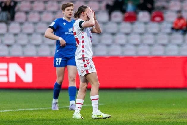 Google Pixel Frauen-Bundesliga, 1. FC Köln - FC Carl Zeiss Jena; 28.03.2025 Laura Donhauser (1. FC Köln, 25) schlägt die Hände über dem Kopf zusammen Google Pixel Frauen-Bundesliga, 1. FC Köln - FC Carl Zeiss Jena, Köln, Franz-Kremer-Stadion am 28.03.2025 DFB REGULATIONS PROHIBIT ANY USE OF PHOTOGRAPHS AS IMAGE SEQUENCES AND OR QUASI-VIDEO. Copyright: xBEAUTIFULxSPORTS Wunderlx