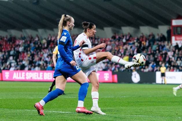 Google Pixel Frauen-Bundesliga, 1. FC Köln - FC Carl Zeiss Jena; 28.03.2025 Zweikampf Fiona Gaißer (FC Carl Zeiss Jena, 22), Laura Feiersinger (1. FC Köln, 27) Google Pixel Frauen-Bundesliga, 1. FC Köln - FC Carl Zeiss Jena, Köln, Franz-Kremer-Stadion am 28.03.2025 DFB REGULATIONS PROHIBIT ANY USE OF PHOTOGRAPHS AS IMAGE SEQUENCES AND OR QUASI-VIDEO. Copyright: xBEAUTIFULxSPORTS Wunderlx