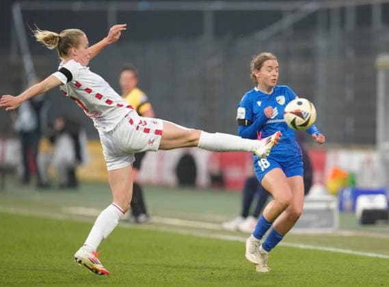 Celina Degen (1. FC Koeln, 5) gegen Anna Margraf (FC Carl Zeiss Jena, 18) GER, 1. FC Koeln vs FC Carl Zeiss Jena, Fussball, Google Pixel Frauen Bundesliga, 18. Spieltag, Saison 2024 2025, 28.03.2025 DFL REGULATIONS PROHIBIT ANY USE OF PHOTOGRAPHS AS IMAGE SEQUENCES AND OR QUASI-VIDEO GER, 1. FC Koeln vs FC Carl Zeiss Jena, Fussball, Google Pixel Frauen Bundesliga, 18. Spieltag, Saison 2024 2025, 28.03.2025 Koeln Copyright: xEibner-Pressefoto ScottxColemanx EP_SCN