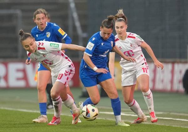 Sylwia Matysik (1. FC Koeln, 20), Noemi Gentile (FC Carl Zeiss Jena, 25) und Alena Bienz (1. FC Koeln, 11) GER, 1. FC Koeln vs FC Carl Zeiss Jena, Fussball, Google Pixel Frauen Bundesliga, 18. Spieltag, Saison 2024 2025, 28.03.2025 DFL REGULATIONS PROHIBIT ANY USE OF PHOTOGRAPHS AS IMAGE SEQUENCES AND OR QUASI-VIDEO GER, 1. FC Koeln vs FC Carl Zeiss Jena, Fussball, Google Pixel Frauen Bundesliga, 18. Spieltag, Saison 2024 2025, 28.03.2025 Koeln Copyright: xEibner-Pressefoto ScottxColemanx EP_SCN