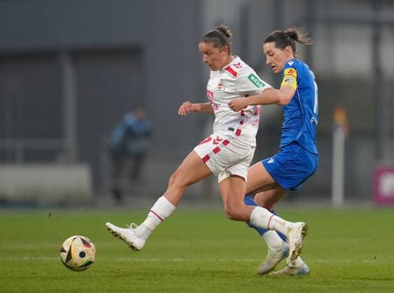 Anna-Lena Stolze (1. FC Koeln, 7) gegen Merza Julevic (FC Carl Zeiss Jena, 10) GER, 1. FC Koeln vs FC Carl Zeiss Jena, Fussball, Google Pixel Frauen Bundesliga, 18. Spieltag, Saison 2024 2025, 28.03.2025 DFL REGULATIONS PROHIBIT ANY USE OF PHOTOGRAPHS AS IMAGE SEQUENCES AND OR QUASI-VIDEO GER, 1. FC Koeln vs FC Carl Zeiss Jena, Fussball, Google Pixel Frauen Bundesliga, 18. Spieltag, Saison 2024 2025, 28.03.2025 Koeln Copyright: xEibner-Pressefoto ScottxColemanx EP_SCN